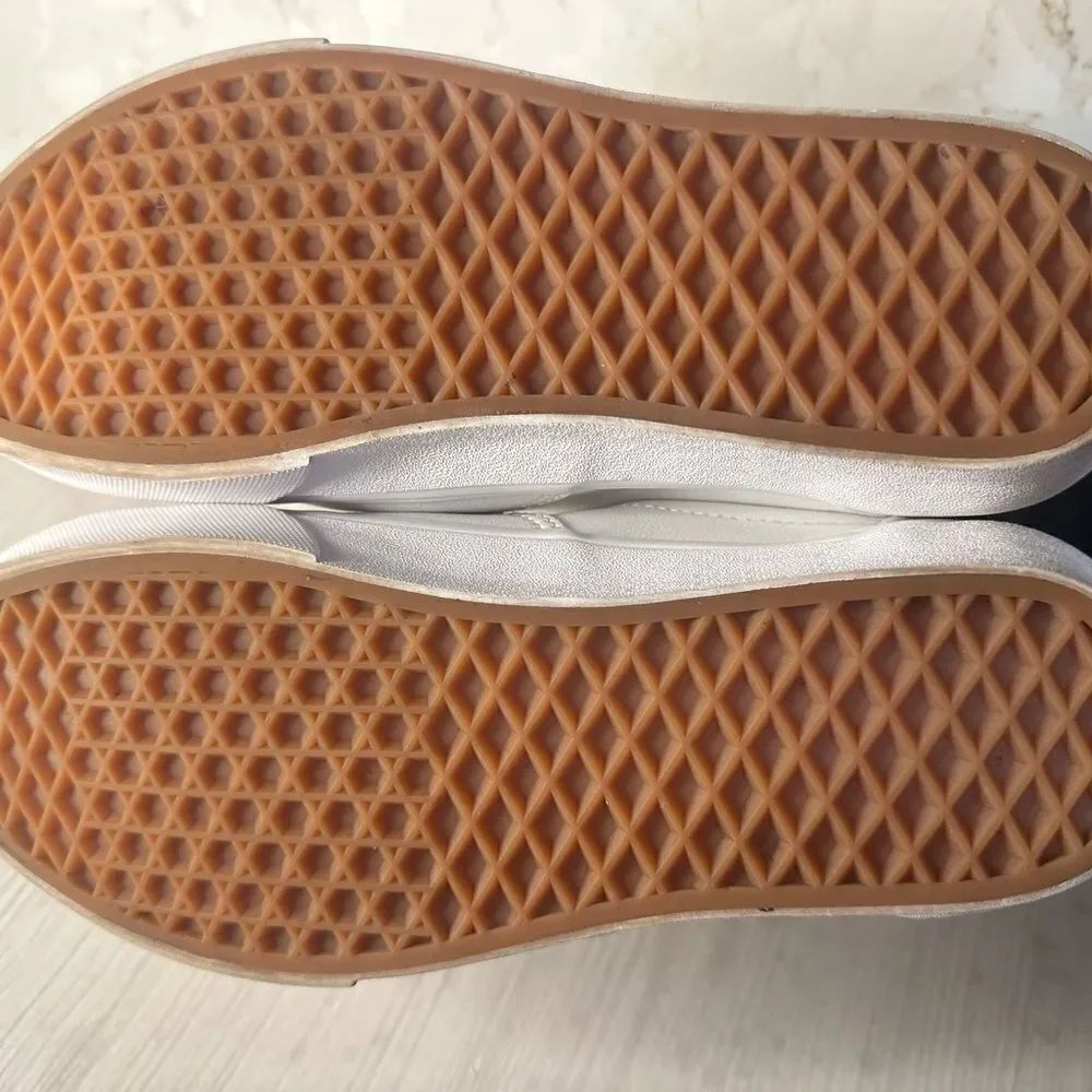 Men’s White Vans - Picture 4 of 8